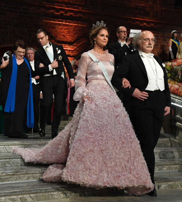 I 2016: Prinsesse Madeleine sammen med nobelprisvinner i fysikk, Duncan Haldane. Foto: AFP/ NTB scanpix I 2016: Prinsesse Madeleine sammen med nobelprisvinner i fysikk, Duncan Haldane. Foto: AFP/ NTB scanpix